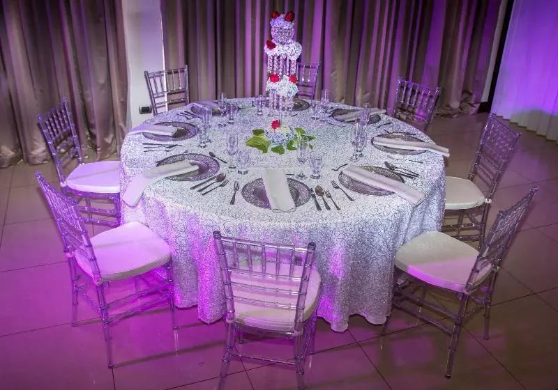 هتل Y Restaurante El Guarco