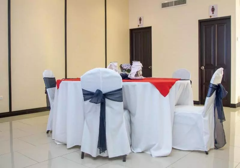 هتل Y Restaurante El Guarco