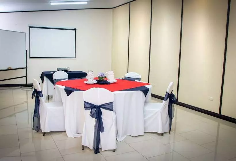 هتل Y Restaurante El Guarco