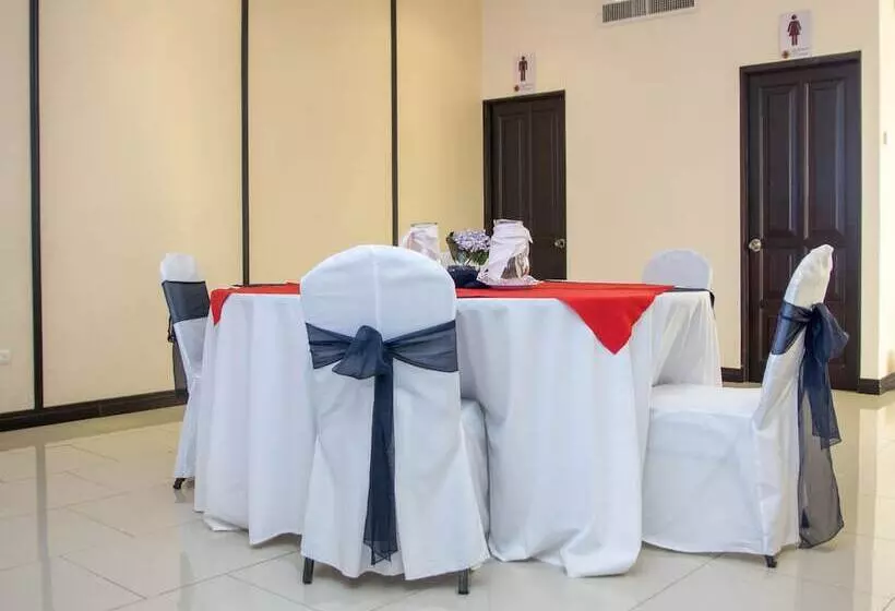 هتل Y Restaurante El Guarco