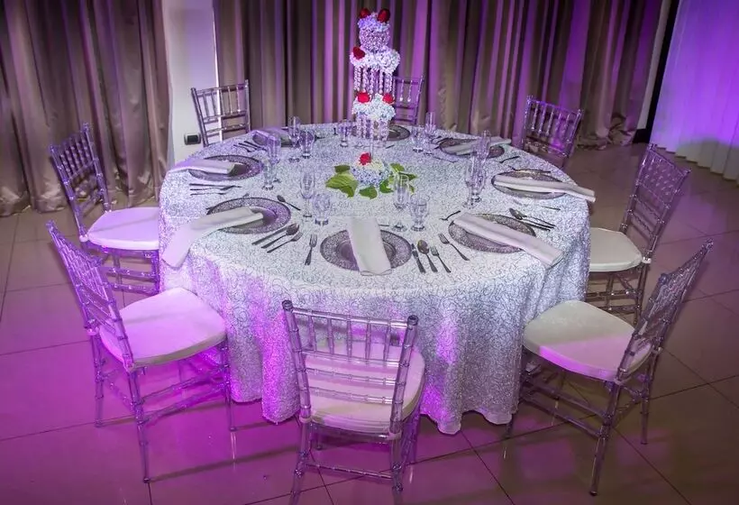 هتل Y Restaurante El Guarco
