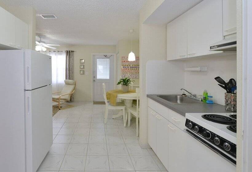 فندق على الطريق Hollywood By The Sea