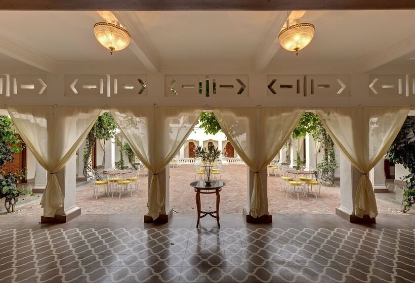 אתר נופש Saraca Hotel Lucknow