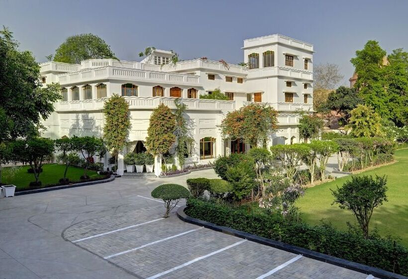 אתר נופש Saraca Hotel Lucknow