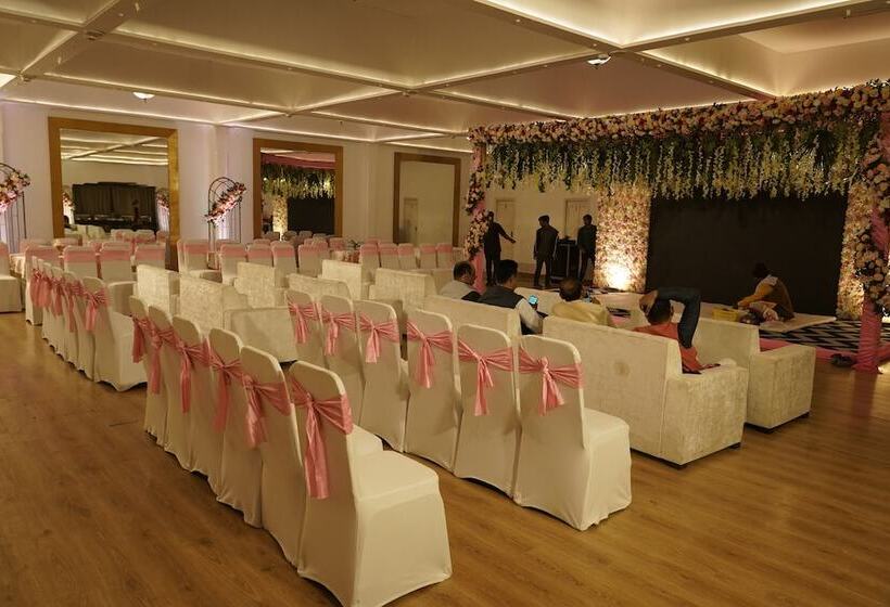 אתר נופש Saraca Hotel Lucknow