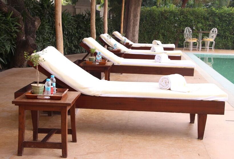 אתר נופש Saraca Hotel Lucknow