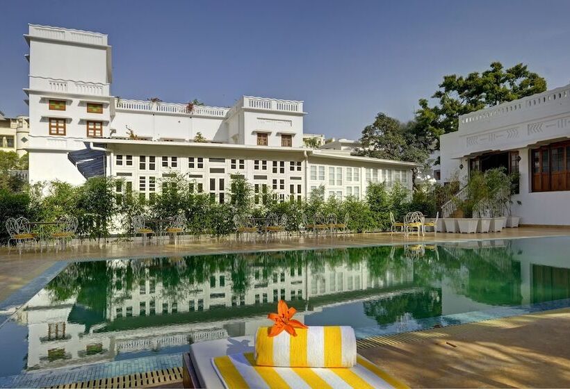 אתר נופש Saraca Hotel Lucknow