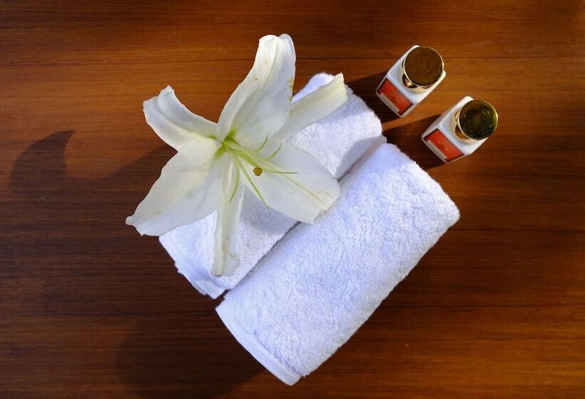 אתר נופש Saraca Hotel Lucknow