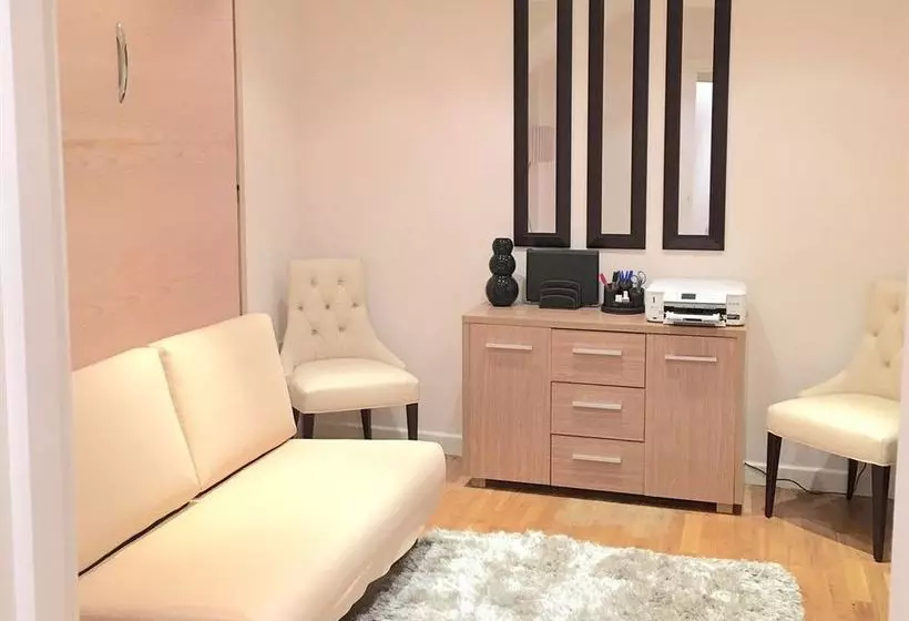 Westminster Studio Apartment