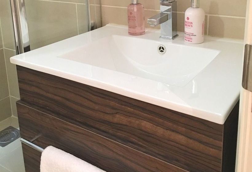 Westminster Studio Apartment