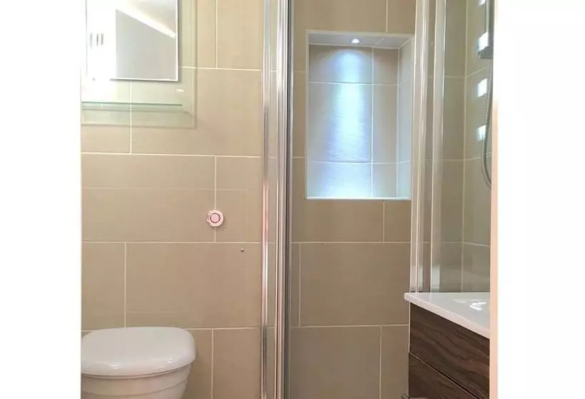 Westminster Studio Apartment