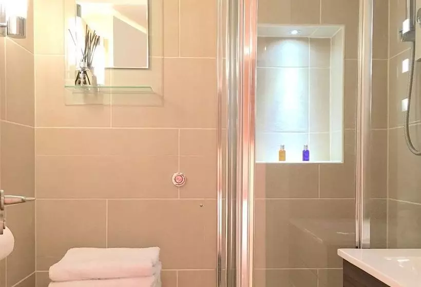 Westminster Studio Apartment