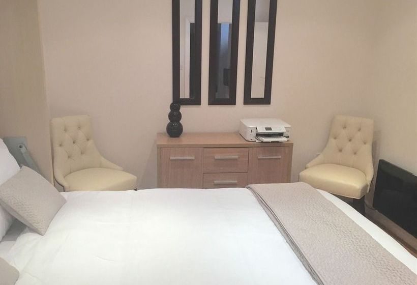 Westminster Studio Apartment