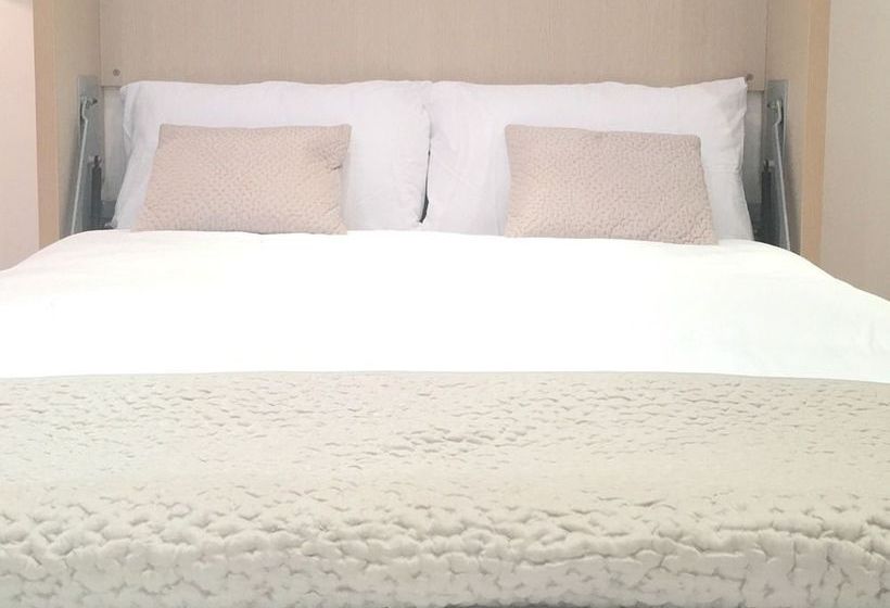 Westminster Studio Apartment