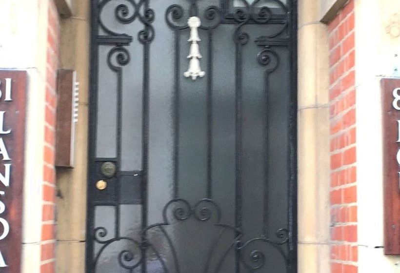 Westminster Studio Apartment