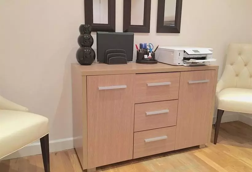 Westminster Studio Apartment