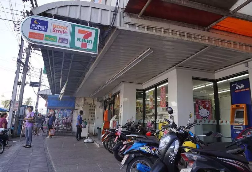هتل Chompu Nakarin Apartment