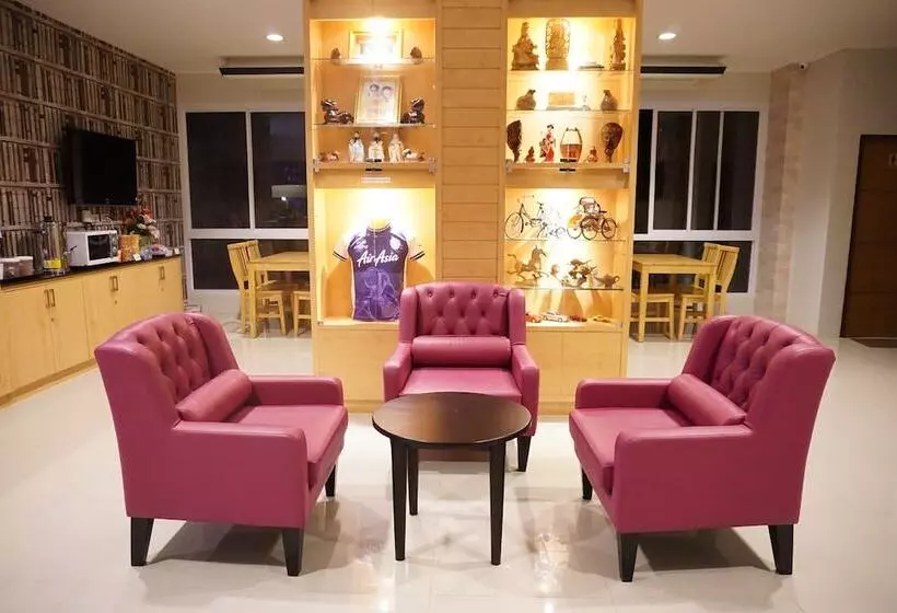 هتل Chompu Nakarin Apartment