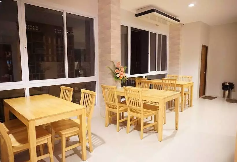 هتل Chompu Nakarin Apartment