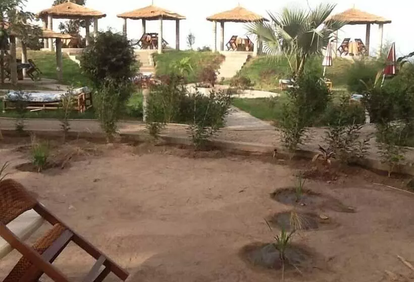 هتل Tanji Bird Reserve Eco Lodge   Adults Only