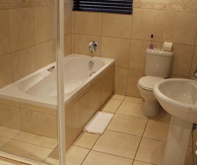 膳宿费 Amani Guest Lodge