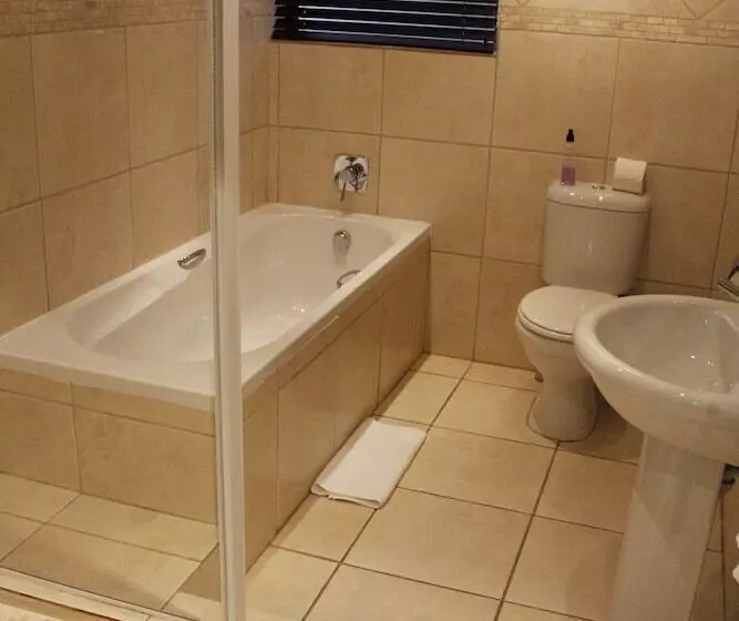 پانسیون Amani Guest Lodge