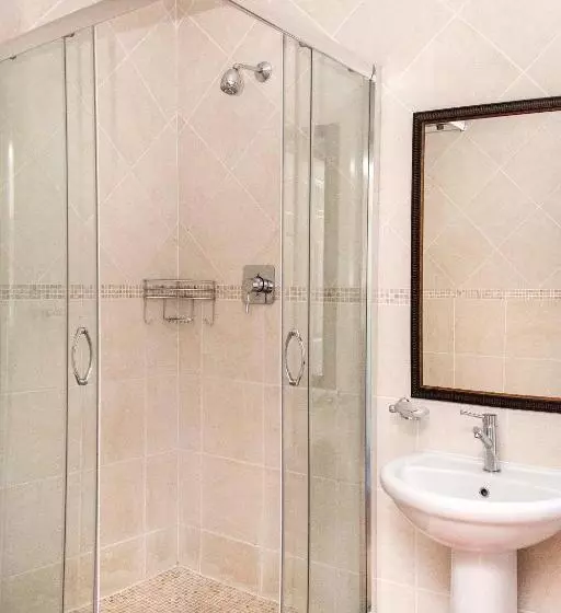 پانسیون Amani Guest Lodge