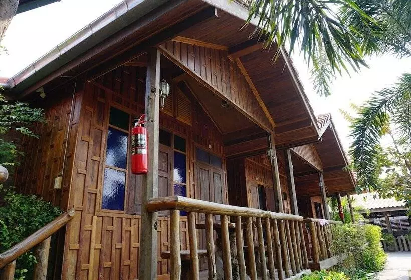 پانسیون J & J Guesthouse