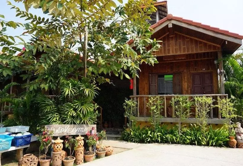 پانسیون J & J Guesthouse