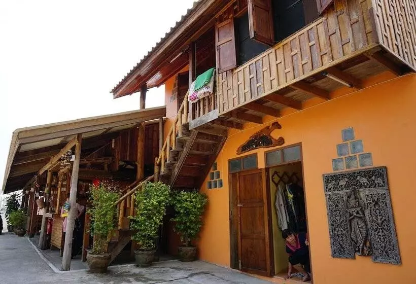 پانسیون J & J Guesthouse