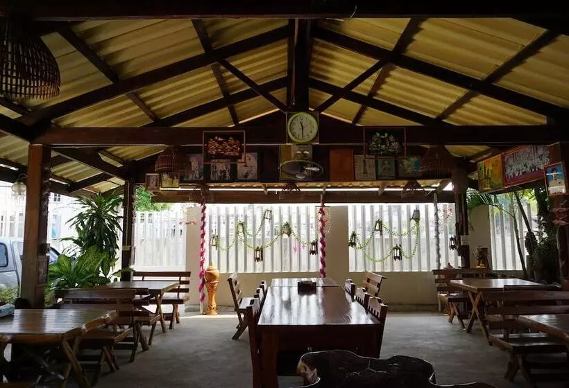 پانسیون J & J Guesthouse