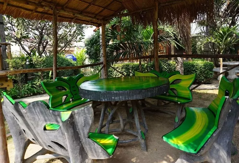 پانسیون J & J Guesthouse