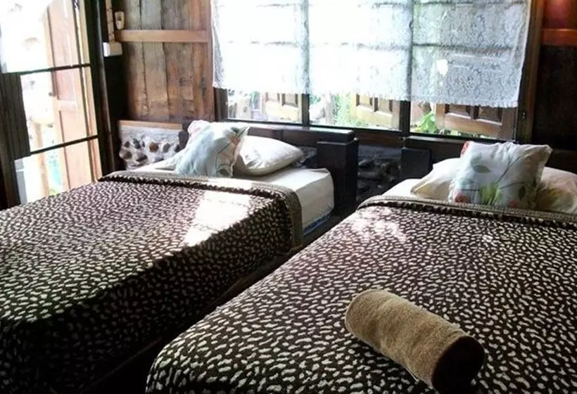 پانسیون J & J Guesthouse