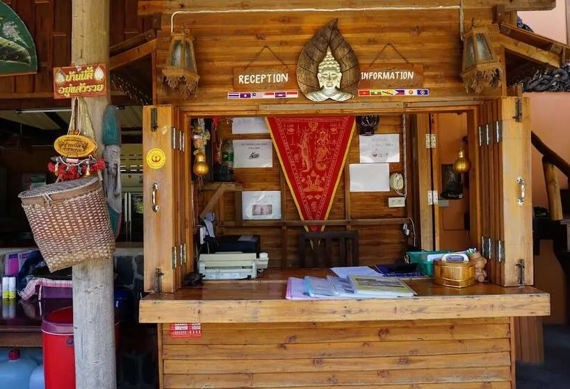 پانسیون J & J Guesthouse