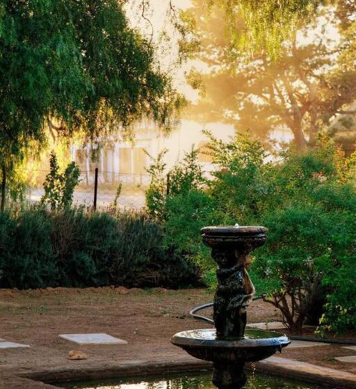 بنسيون The Willow Historical Guest House