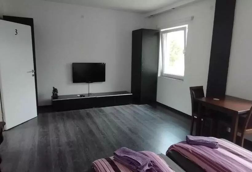 ペンション стаи за гости La Place студен кладенец