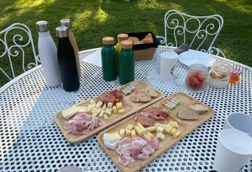 Aamiaismajoitus (B&B) L’orangerie De Malpas