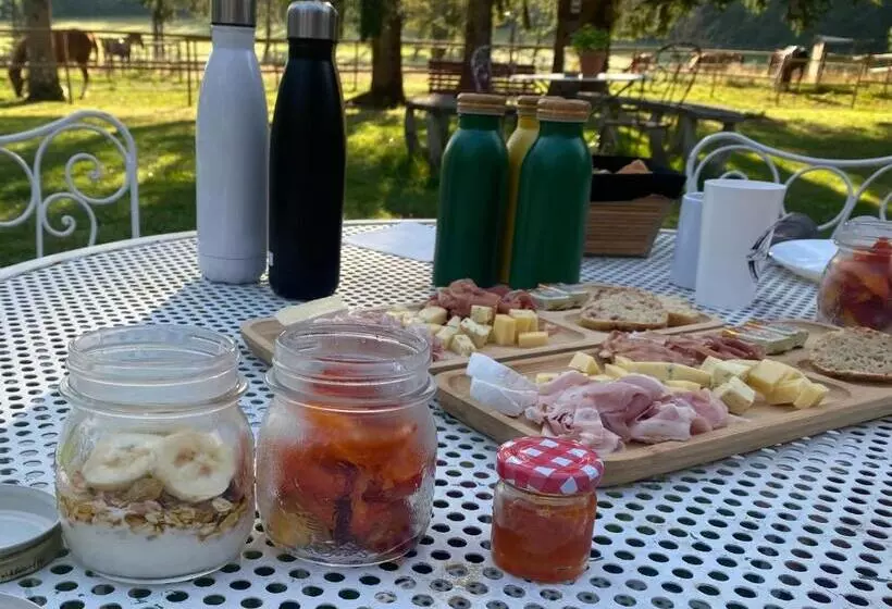 Aamiaismajoitus (B&B) L’orangerie De Malpas