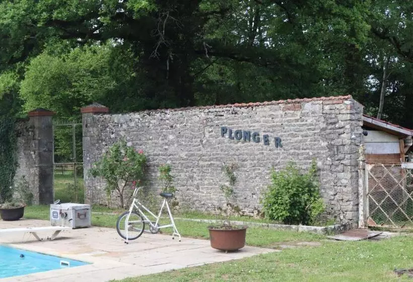 Aamiaismajoitus (B&B) L’orangerie De Malpas