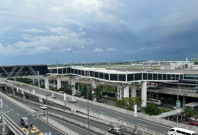 Big Condo Across Manila Airport W/ Wifi