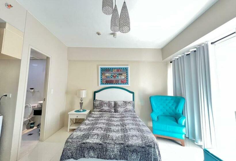 Big Condo Across Manila Airport W/ Wifi