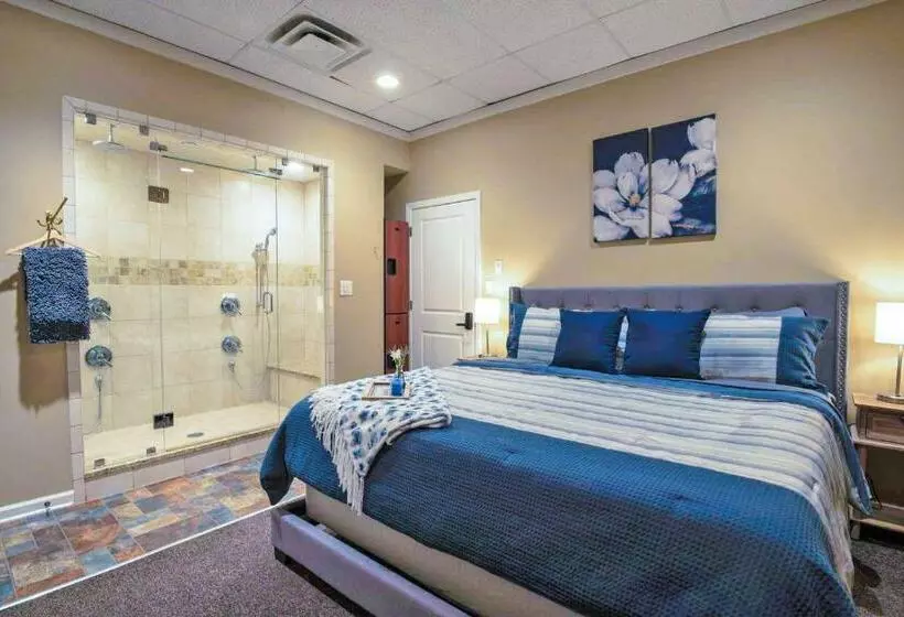 Hotelli Fire And Rainfall Rooms