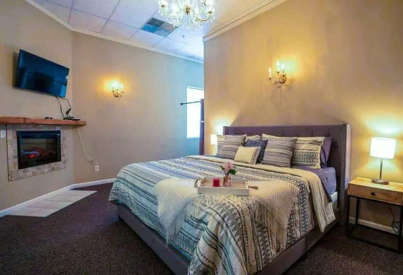 Hotelli Fire And Rainfall Rooms