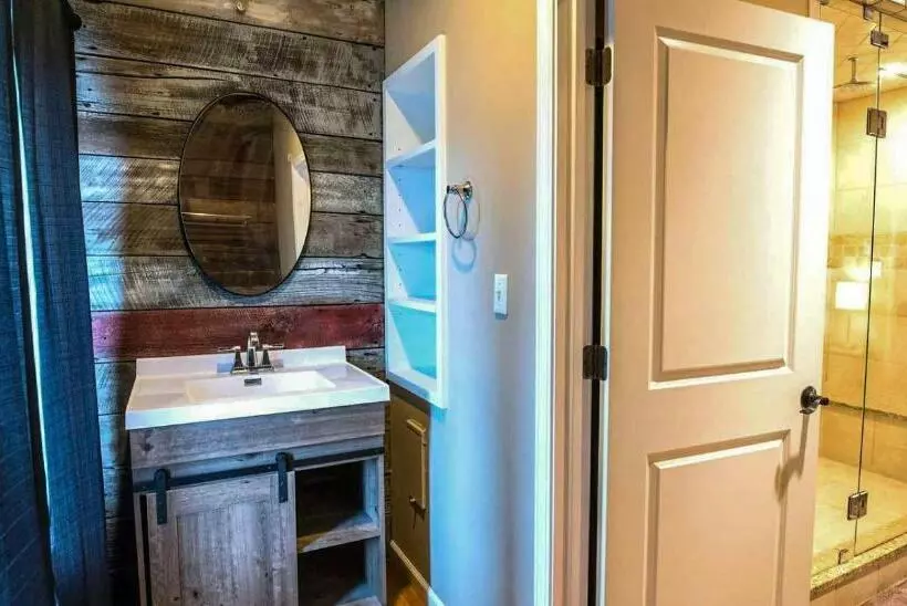 Hotelli Fire And Rainfall Rooms