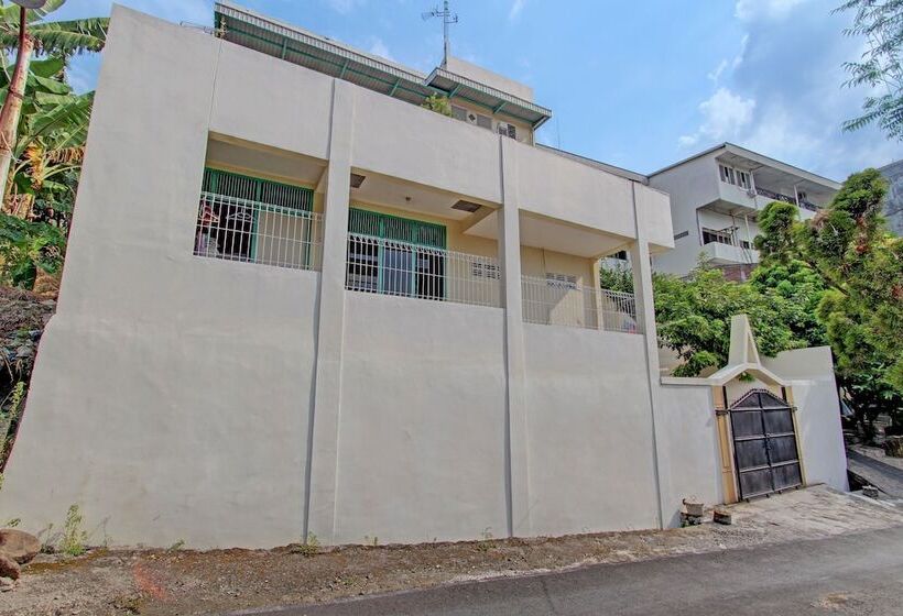 Hotell Oyo 92642 Tumesa Homestay 2 Syariah