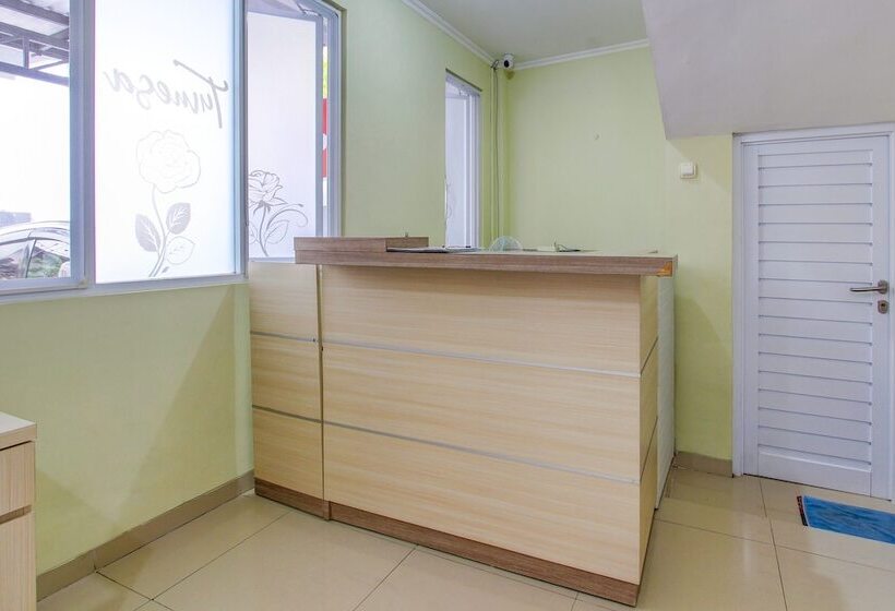 Hotell Oyo 92642 Tumesa Homestay 2 Syariah