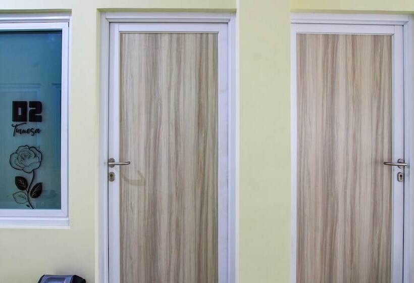 Hotell Oyo 92642 Tumesa Homestay 2 Syariah