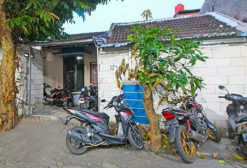 ホテル Spot On 92610 Barokah Kostel Syariah