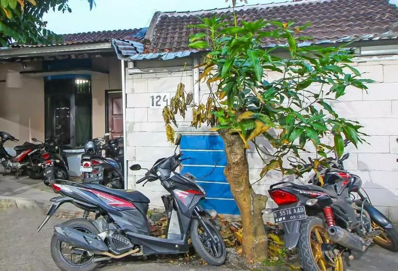 ホテル Spot On 92610 Barokah Kostel Syariah