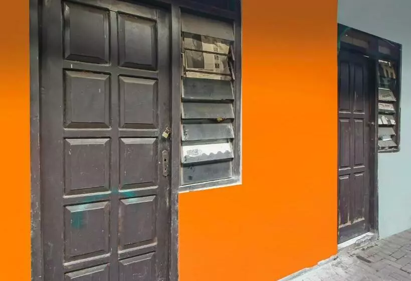 ホテル Spot On 92610 Barokah Kostel Syariah